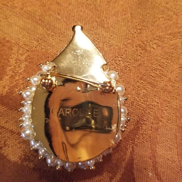 Carolee Hedgehog Brooch - Picture 5 of 5